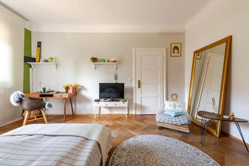 Apartment Ferienwohnung Haus Oktober München
