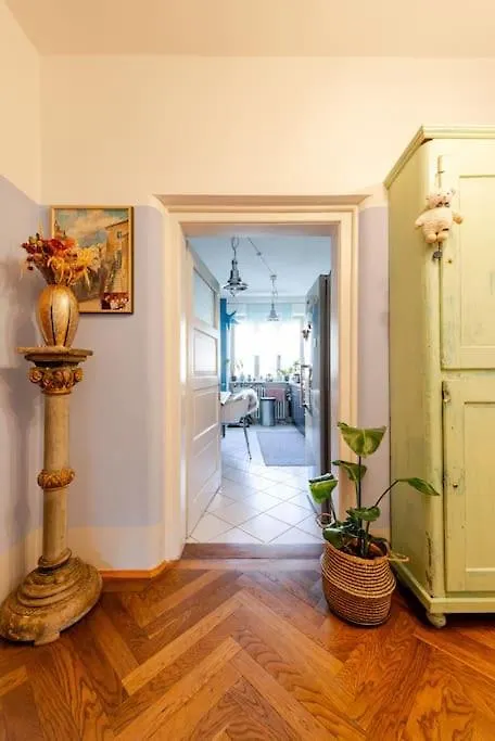 Apartament Haus Oktober Monachium 0*,  Niemcy